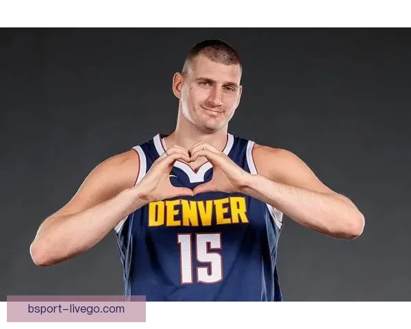 约基奇轻拍文班胸脯引热议双方回应再约对决约老师称其或改变篮球未来格局